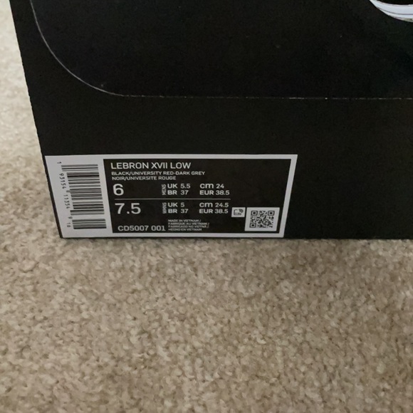 Lebron XVII LOW - Picture 2 of 5